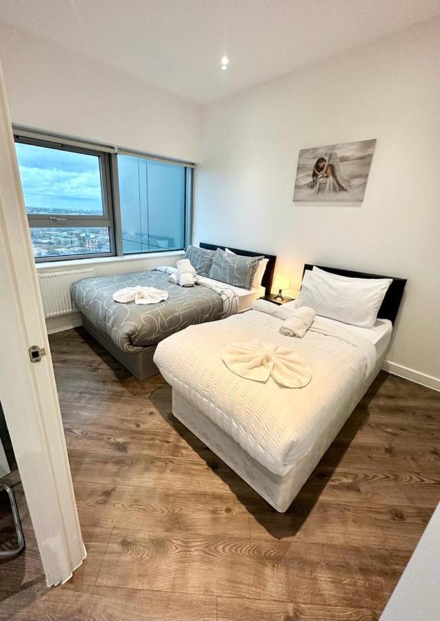 Alarabi Apartments-Two Bedrooms Apartment Croydon Dış mekan fotoğraf