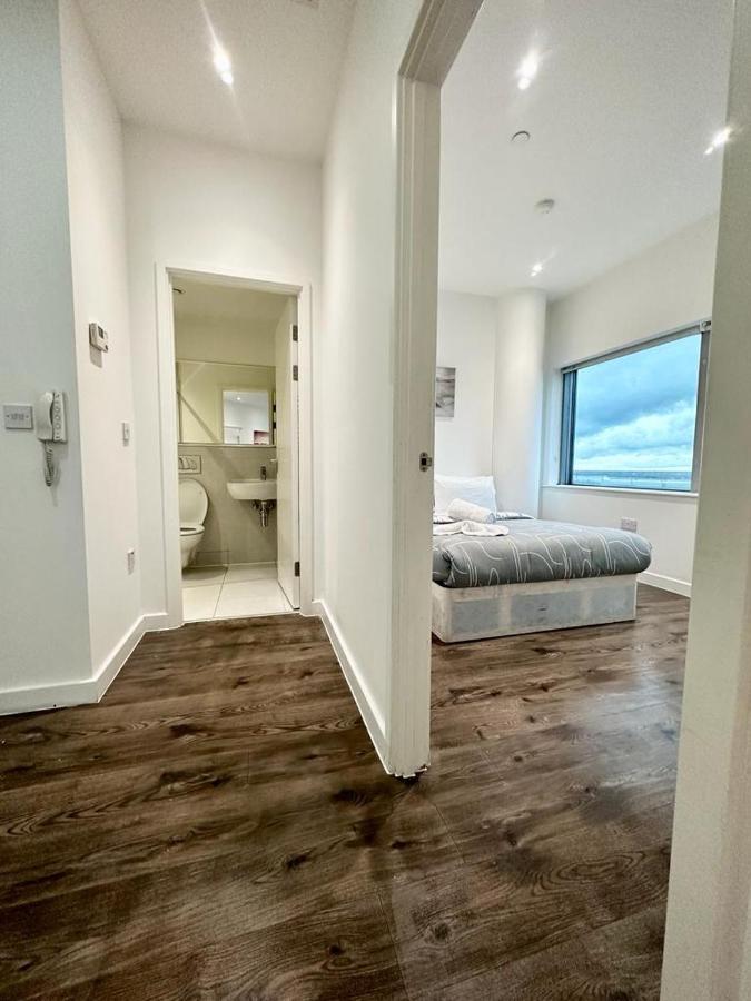 Alarabi Apartments-Two Bedrooms Apartment Croydon Dış mekan fotoğraf