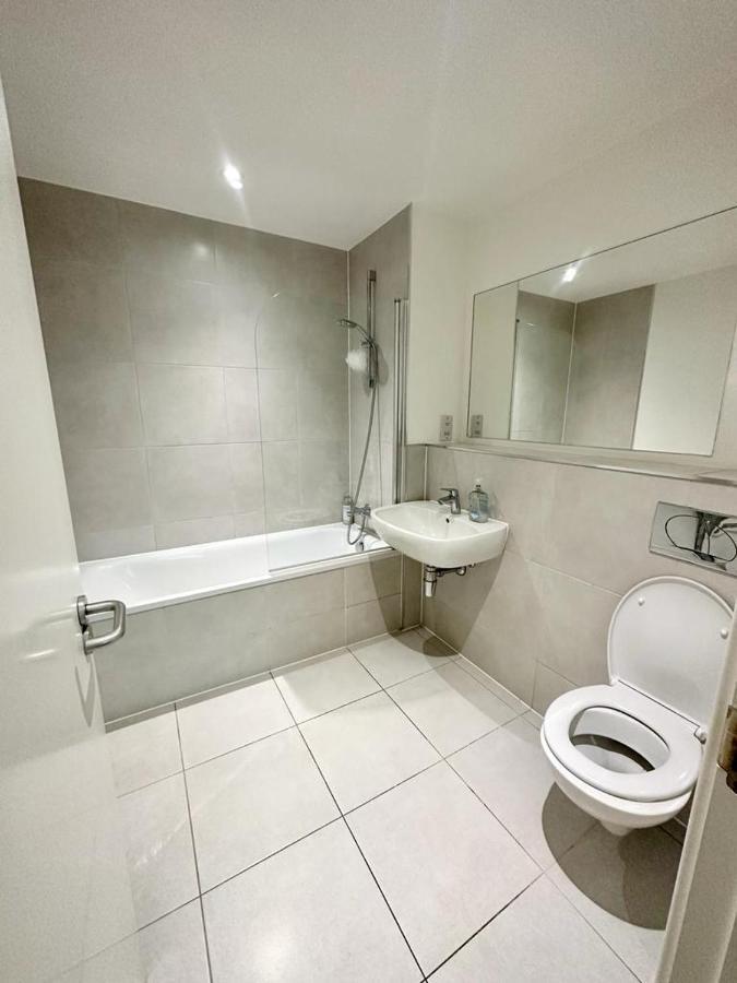 Alarabi Apartments-Two Bedrooms Apartment Croydon Dış mekan fotoğraf